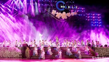 Festival Hoa Đà Lạt lần thứ 10 năm 2024, chính thức khai mạc tối 5/12, tại Quảng trường Lâm Viên, thành phố Đà Lạt.