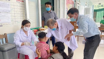 Huyện Nam Trà My phấn đấu đến ngày 16/3 sẽ hoàn thành tiêm vaccine sởi cho trẻ