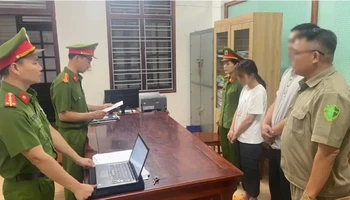 Công an tạm giữ hình sự bà N.N.U.L. để điều tra về hành vi hành hạ người khác.