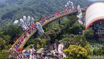 Khu du lịch Sun World Bà Nà Hills đón lượng khách rất lớn trong 5 ngày cao điểm lễ 30/4,1/5. (Ảnh: ANH ĐÀO)