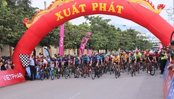 Giải thu hút hàng trăm vận động viên của các câu lạc bộ tham gia.