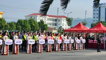 Các đoàn vận động viên tham gia giải.