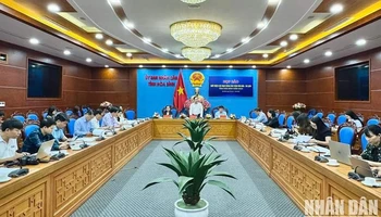 Các đại biểu và phóng viên các cơ quan báo chí tại buổi họp báo.