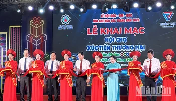 Nghi thức khai mạc hội chợ
