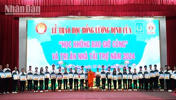 Quang cảnh lễ trao học bổng Lương Định Của năm 2024.