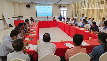 Các đại biểu thảo luận để dự án thêm phần khả thi.