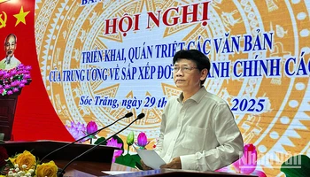 Bí thư Tỉnh ủy Sóc Trăng Lâm Văn Mẫn chỉ đạo hội nghị.