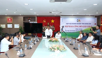 Quang cảnh buổi họp báo.