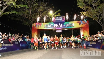 Giải bán Marathon thành phố Biên Hòa mở rộng lần thứ III thu hút hơn 5.000 vận động viên.