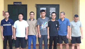 Các đối tượng bị Công an tỉnh Quảng Bình khởi tố về tội tổ chức đánh bạc và đánh bạc.(Ảnh: Công an Quảng Bình)