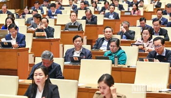 Quang cảnh phiên thảo luận của Quốc hội sáng 17/2. (Ảnh: DUY LINH) 
