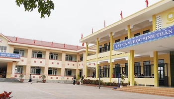 Nhà lớp học 2 tầng khang trang tại Trường tiểu học số 1 Quảng Phúc sẽ là nơi học tập của học sinh điểm trường lẻ Tân Mỹ.