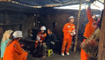 Những năm qua Điện lực Lai Châu luôn nỗ lực đưa ánh sáng về với đồng bào vùng khó.
