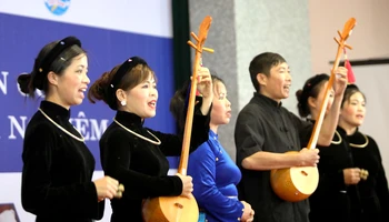 Bản Hon giữ gìn di sản Hát Then đàn tính