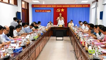 Quang cảnh cuộc họp.