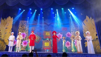Chương trình nghệ thuật định kỳ "Dạ cổ Cầm Thi" tại Nhà hát Tây Đô.