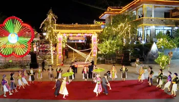 Lễ hội khèn H'Mông khai mạc vào tối 24/4 tại thị trấn Đồng Văn, huyện Đồng Văn (Hà Giang).