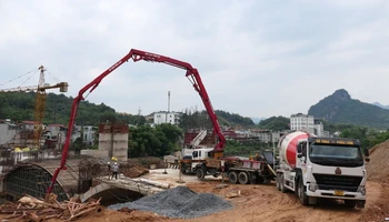 Nhiều công trình trọng điểm ở Hà Giang thi công xuyên kỳ nghỉ lễ. 