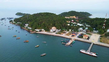 Toàn cảnh xã đảo biên giới Tiên Hải (TP Hà Tiên, tỉnh Kiên Giang) nhìn từ trên cao.