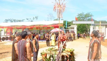 Không gian lễ hội kết bạn cộng đồng của người M’ Nông ở huyện Bù Đăng, tỉnh Bình Phước. (Ảnh: NHẤT SƠN)