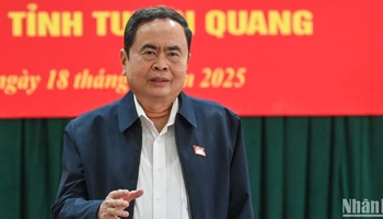 Chủ tịch Quốc hội Trần Thanh Mẫn phát biểu kết luận buổi làm việc với Ban Thường vụ tỉnh ủy Tuyên Quang.