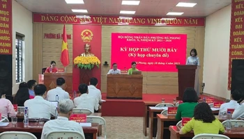 Hội đồng nhân dân phường Hà Phong, thành phố Hạ Long tổ chức kỳ họp chuyên đề.