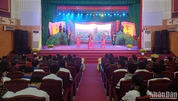 Ngày thơ Việt Nam tại tỉnh Cao Bằng có chủ đề “Tổ Quốc bay lên đón chào kỷ nguyên mới”.