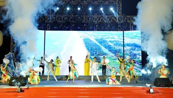 Chương trình nghệ thuật tại lễ hội du lịch biển Xuân Thành mang lại nhiều cảm xúc, mới lạ với du khách.