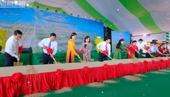 Lãnh đạo tỉnh Bình Phước thực hiện nghi lễ động thổ dự án cao tốc Gia Nghĩa-Chơn Thành.