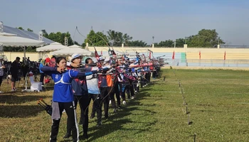 Các vận động viên chuẩn bị thi đấu.
