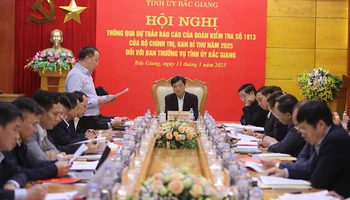 Đoàn công tác của Bộ chính trị làm việc tại Bắc Giang.