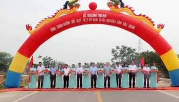 Lễ khánh thành tuyến đường nối quốc lộ 37-17 đi Võ Nhai (Thái Nguyên).