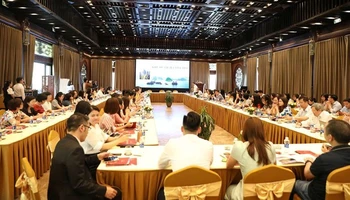 Các đại biểu dự tọa đàm.