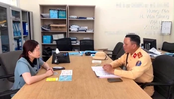 Chị N.T.H tại cơ quan chức năng.