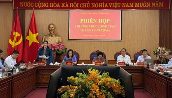 Các đại biểu thảo luận các nội dung tại phiên họp mở rộng. (Ảnh: TUẤN SƠN)