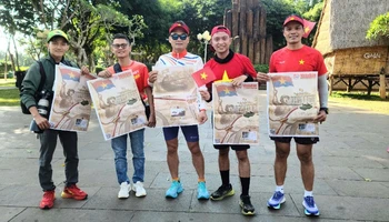 Chuyển phụ san đến tận tay bạn đọc.