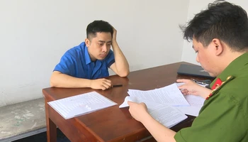 Cơ quan Cảnh sát điều tra, Công an tỉnh Quảng Ninh lấy lời khai của đối tượng Bùi Đình Khánh.