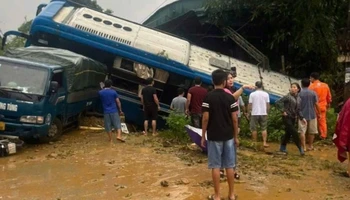Hiện trường vụ sạt lở nghiêm trọng tại khu vực Km51 Quốc lộ 2 thuộc xã Việt Vinh, huyện Bắc Quang, tỉnh Hà Giang vào sáng 29/9.
