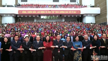 Các đại biểu hưởng ứng "Tuần lễ áo dài" do Hội Liên hiệp Phụ nữ tỉnh Thái Bình phát động.