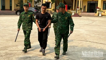 Đối tượng Nguyễn Văn Quý bị lực lượng Bộ đội Biên Phòng Đồn Pò Mã bắt giữ.