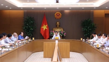 Phó Thủ tướng Trần Hồng Hà chủ trì buổi làm việc. (Ảnh: TTXVN)