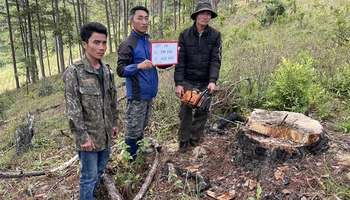 Ba đối tượng tại hiện trường.