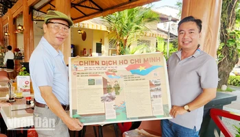 Ông Trương Thanh Hồng, cán bộ hưu trí ngụ thành phố Rạch Giá là người nhận phụ san đặc biệt của Báo Nhân Dân kỷ niệm 50 năm Ngày Giải phóng miền nam, thống nhất đất nước từ rất sớm. 