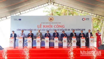 Lãnh đạo tỉnh Quảng Nam ấn nút khởi công Dự án Chống xói lở và bảo vệ bền vững bờ biển Hội An.