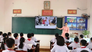 Các trường Trung học phổ thông thuộc địa bàn thành phố Nam Định và huyện Nghĩa Hưng (Nam Định) được chọn thí điểm dạy học 5 ngày/tuần.