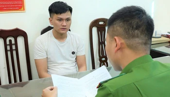 Đối tượng Hà Văn Hào tại cơ quan Công an tỉnh Nam Định. (Ảnh: Công an Nam Định)
