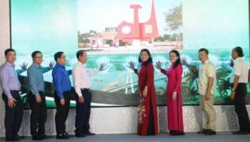 Bến Tre tổ chức phát động "Mỗi đoàn viên, thanh niên là một tuyên truyền viên du lịch". (Ảnh: HOÀNG TRUNG)