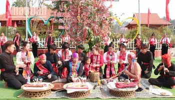 Phần lễ của Lễ hội Hết Chá với các nghi thức mang đậm màu sắc tín ngưỡng của người Thái trắng.