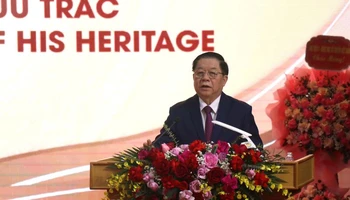 Đồng chí Nguyễn Trọng Nghĩa, Ủy viên Bộ Chính trị, Bí thư Trung ương Đảng, Trưởng Ban Tuyên giáo Trung ương dự và phát biểu tại hội thảo.