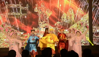 Biểu diễn văn nghệ chào mừng liên hoan.